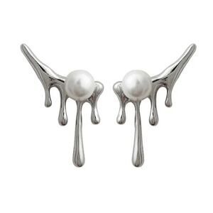 NWOT Edgy Drippy Pearl Earrings In Silver